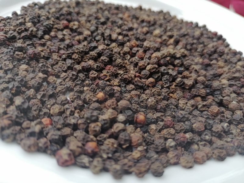 High Quality Black and Green Pepper 
